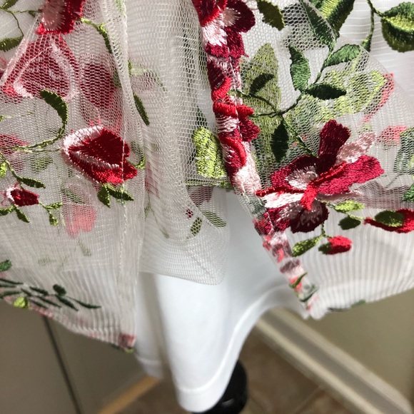 Embroidered Floral dress - NWT Size Small - Picture 5 of 8